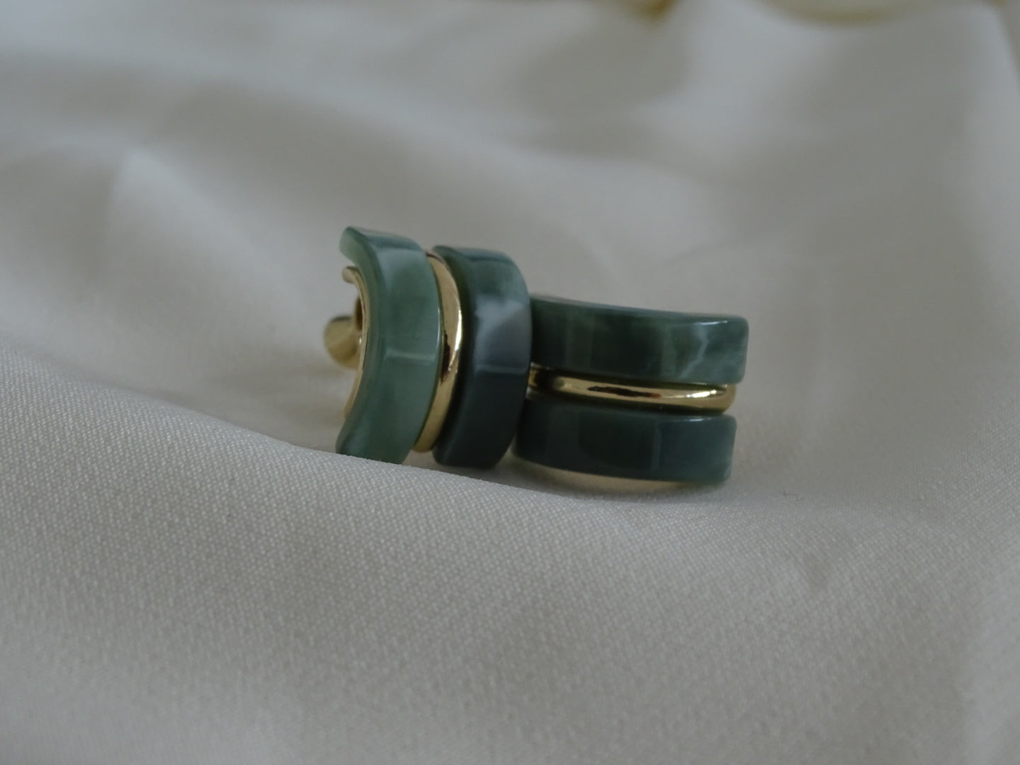 日本無耳洞耳環 - 大理石紋圈形螺絲耳環