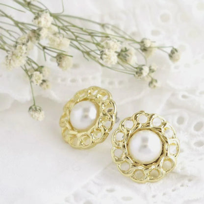Japanese earrings- Lace Pearl Circle Earrings