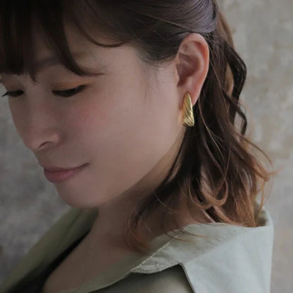 Japanese non-pierced earrings- Mirror slash line drop-shaped screw-back earrings- Made in Japan