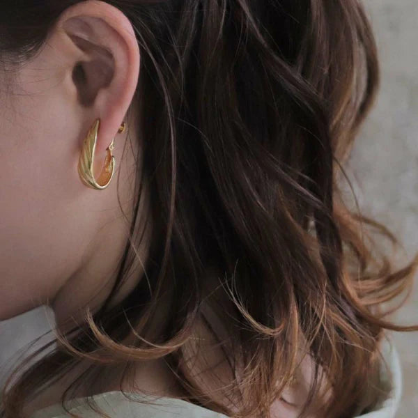 Japanese non-pierced earrings- Mirror slash line drop-shaped screw-back earrings- Made in Japan